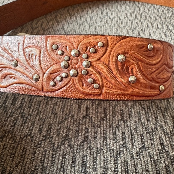 Fossil Brown Leather Floral Tooled Studded
Western Style Belt Women’s Medium main image 7